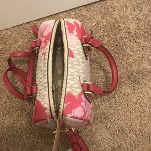 Small MK bag does not come with dust bag